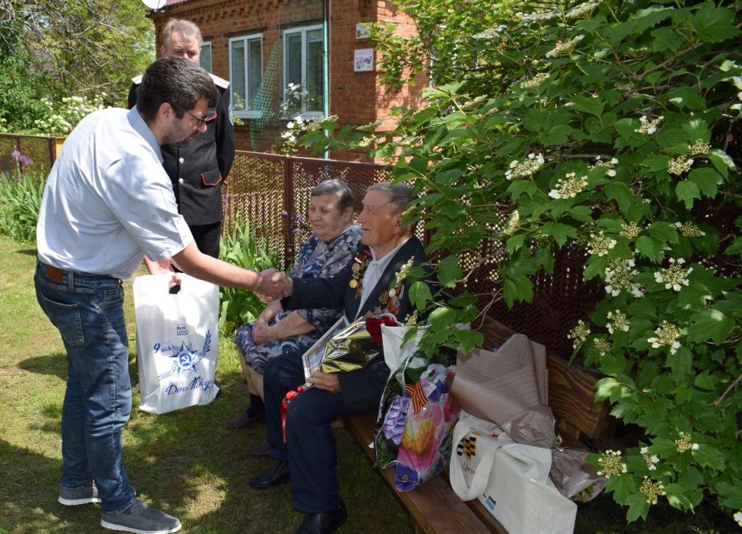 09.05.23_Поздравили_ветеранов-долгожителей_1-4.jpg