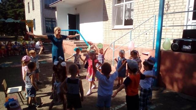  25 августа, в детском саду № 22 прошел праздник «Прощай, лето!»